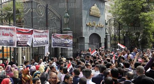 مظاهرة حملة الماجستير والدكتوراة أمام مجلس النواب- تصوير لبنى طارق وأحمد عبدالجواد